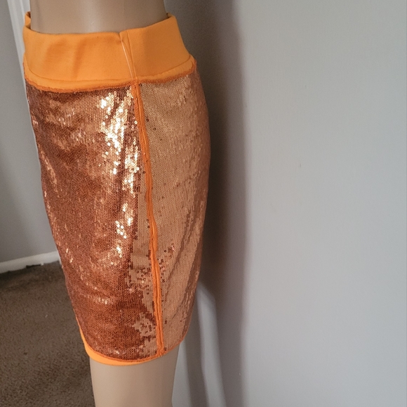 NWOT! MEESH & MIA ORANGE SEQUIN BODYCON MINI SKIRT - Picture 2 of 4